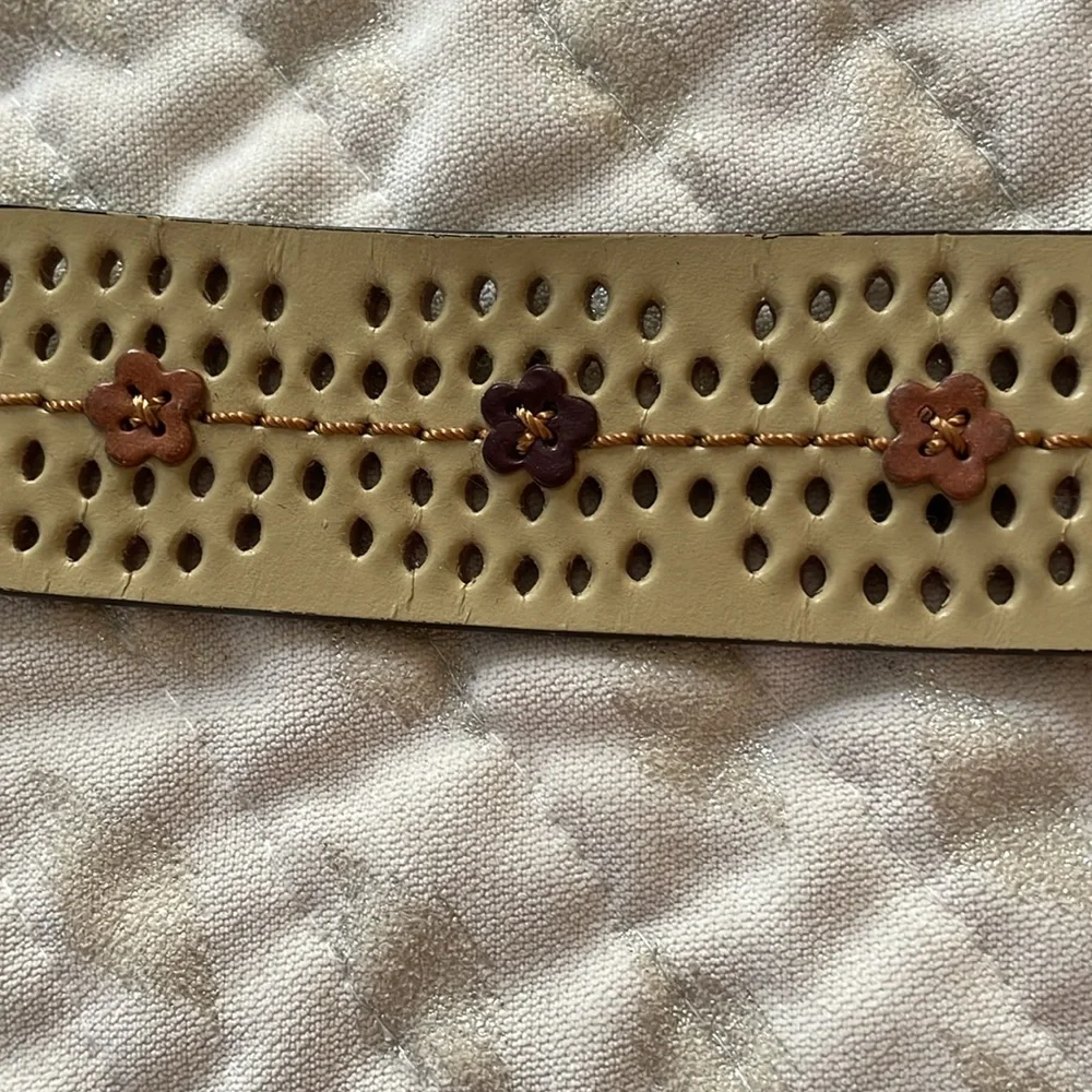 Vintage Daisy Flower Embossed Tan Leather Belt Ladies Large‎ 36/38